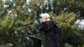 Dalam khutbah Jumat, Imam Gamal Fouda menyampaikan pujian dan ucapan terima kasih kepada pemerintah Selandia Baru dan negara-negara sahabat, serta segenap warga yang turut bersimpati dan membantu para korban aksi teror. (REUTERS/Edgar Su)