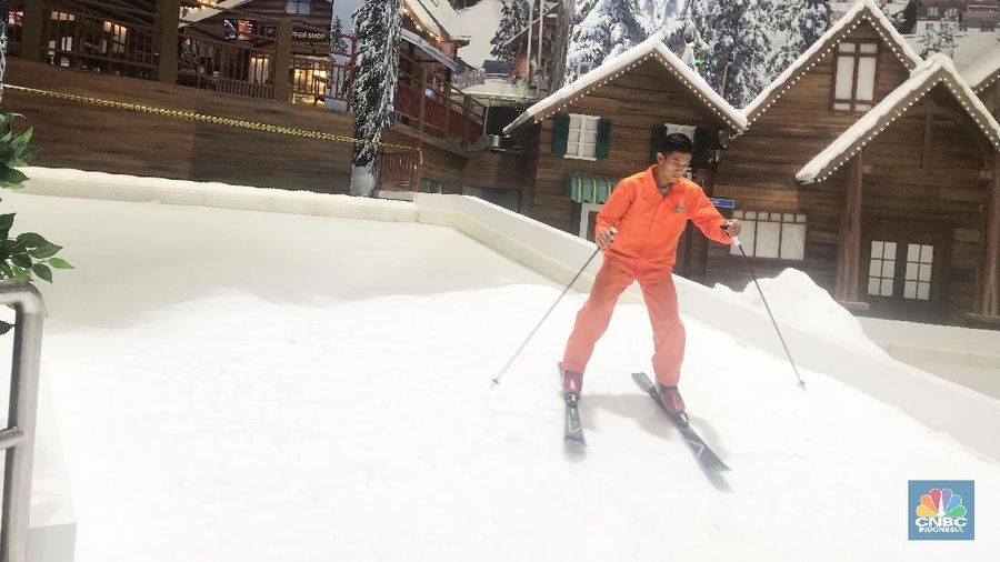 Trans Snow World hadir untuk memberikan sensasi salju yang tidak biasa seperti salju di pegunungan Alpen yang ada di Swiss.