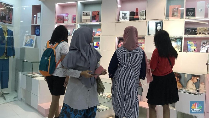 Banyaknya fans K-Pop yang datang ke kantor representatif dari Indonesia SM Entertainment