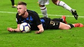 Agen bek asal Slovakia Milan Skriniar, Mithat Halis, mengklaim Real Madrid dan Barcelona menginginkan kliennya. Skriniar dikabarkan memiliki nilai jual €100 juta. (Miguel MEDINA / AFP)