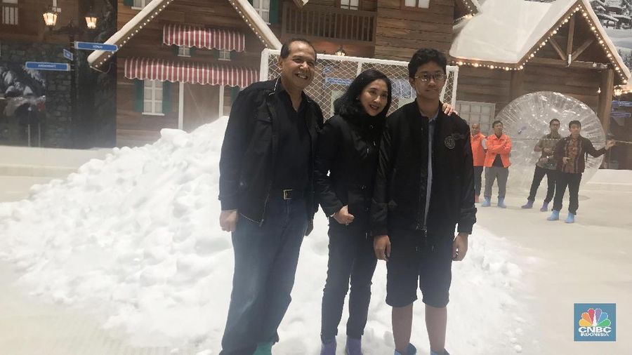 Trans Snow World hadir untuk memberikan sensasi salju yang tidak biasa seperti salju di pegunungan Alpen yang ada di Swiss.