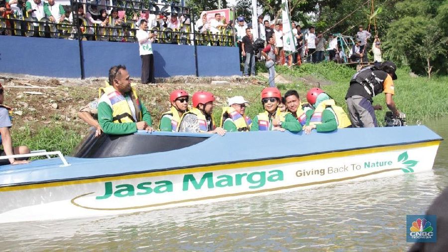 PT Jasa Marga (Persero) Tbk punya cara tersendiri untuk menjaga kebersihan Sungai Cisadane.