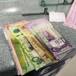 Riyal Menguat Tipis Setelah Catat Pelemahan Mingguan
