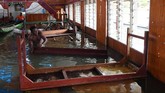 Banjir Sentani awalnya dipicu hujan deras yang terjadi selama beberapa hari di daerah itu. Curah hujan tinggi mengakibatkan banjir yang terpantau sejak Sabtu, 16 Maret. Banjir meluas setelah Danau Sentani ikut meluap. (ANTARA FOTO/Zabur Karuru)