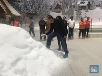 Brrr! Ketika Bekasi Diguyur Salju Bersuhu 10 Derajat Celcius