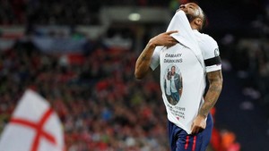 Sterling Tanggung Biaya Pemakaman Suporter Crystal Palace