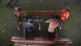 Banjir Sentani juga merendam sedikitnya 25 kampung yang berada di sekitar danau itu. Per Jumat (23/3), korban tewas mencapai 112 orang dan 94 orang hilang. Sementara korban luka mencapai 915 orang, 107 di antaranya mengalami luka berat. (ANTARA FOTO/Zabur Karuru)