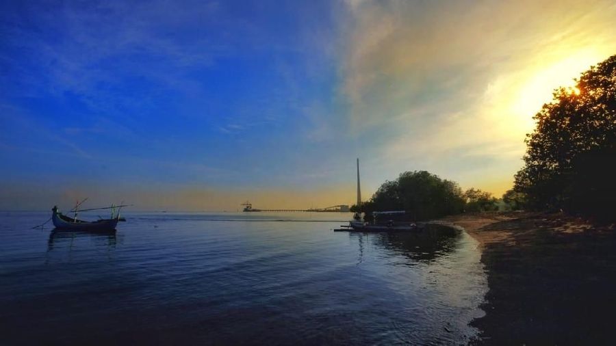 PLTU Paiton merupakan kompleks pembangkit listrik terbesar di Indonesia, bahkan di Asia Tenggara. PLTU Paiton terletak di desa Binor, Probolinggo, Jawa Timur.