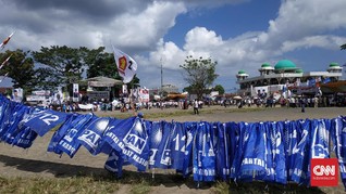 Masih Sepi, Massa Berlatih Yel-yel Sambut Prabowo di Manado
