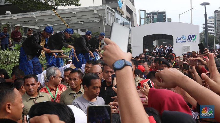 Setelah diresmikan, MRT Jakarta akan mulai beroperasi pada Senin (25/3/2019) esok.