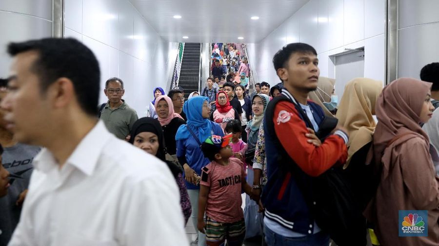 Adanya MRT ini dinilai produktivitas karyawan semakin meningkat karena akan dapat sampai di tempat kerja tepat waktu.