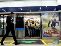 Padat, Warga Antusias Coba Naik MRT Jakarta
