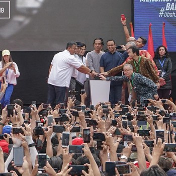 Di Peresmian MRT Jakarta, Jokowi & Ribuan Warga Desak-desakan