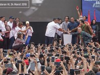Di Peresmian MRT Jakarta, Jokowi & Ribuan Warga Desak-desakan