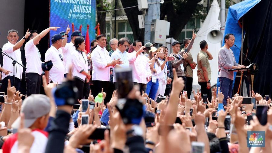 Ada dua pesan utama yang disampaikan Jokowi kepada pengguna MRT.