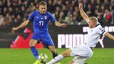 Timnas Italia berusaha keras untuk langsung menekan pertahanan Finlandia sejak laga dimulai. (REUTERS/Jennifer Lorenzini)