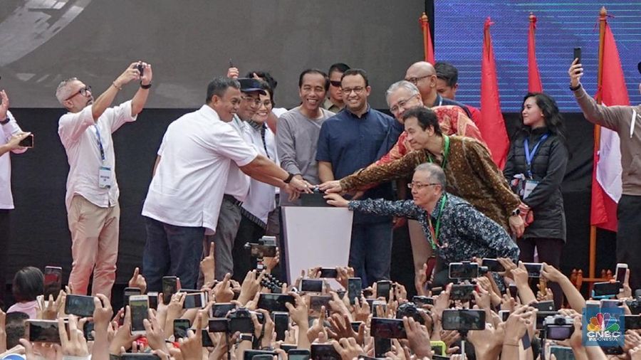 Presiden Joko Widodo akhirnya meresmikan Moda Raya Terpadu (MRT) Jakarta, Minggu (24/3/2019) pagi.