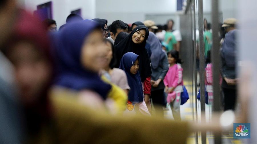 Adanya MRT ini dinilai produktivitas karyawan semakin meningkat karena akan dapat sampai di tempat kerja tepat waktu.