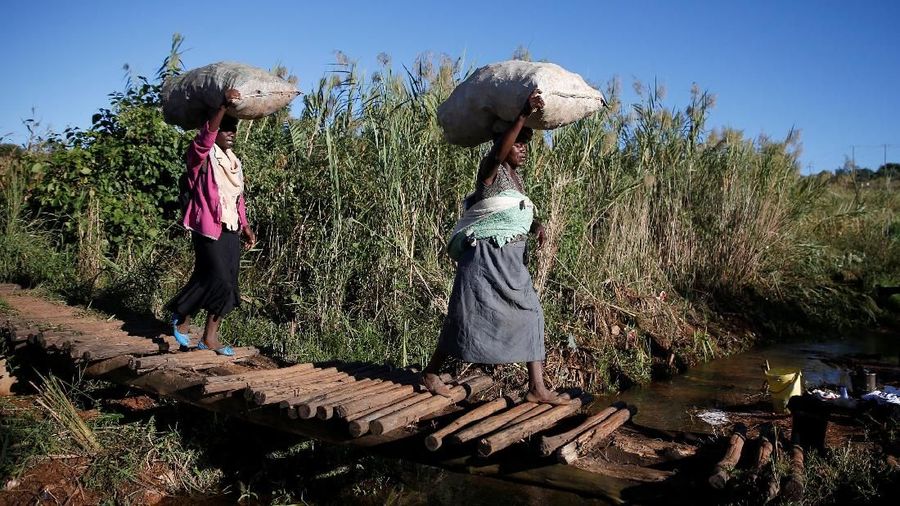 Zimbabwe menaikkan tarif listriknya empat kali lipat, di tengah minimnya pasokan listrik.
