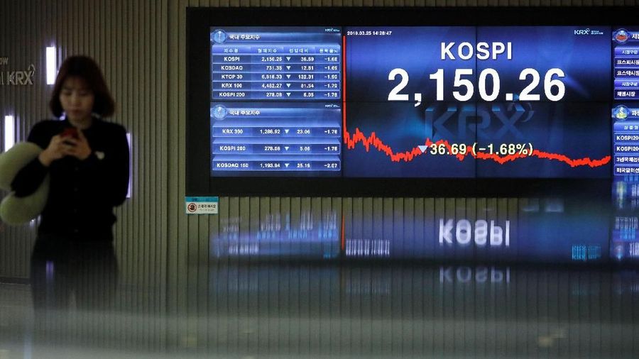 Indeks Kospi anjlok 0,69%, indeks Nikkei terkoreksi 0,16%, indeks Straits Times menguat 0,29%