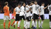 Serge Gnabry sukses menggandakan keunggulan timnas Jerman menjadi 2-0 pada menit ke-34 setelah menerima assist Antonio Rudiger. (REUTERS/Piroschka Van De Wouw)