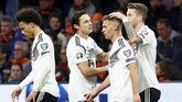Timnas Jerman akhirnya memastikan kemenangan lewat gol Nico Schulz yang berhasil meneruskan umpan tarik Marco Reus pada menit ke-90. (REUTERS/Francois Lenoir)