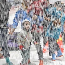 Main Salju di Bekasi, Ini Harga Tiket Masuk Trans Snow World
