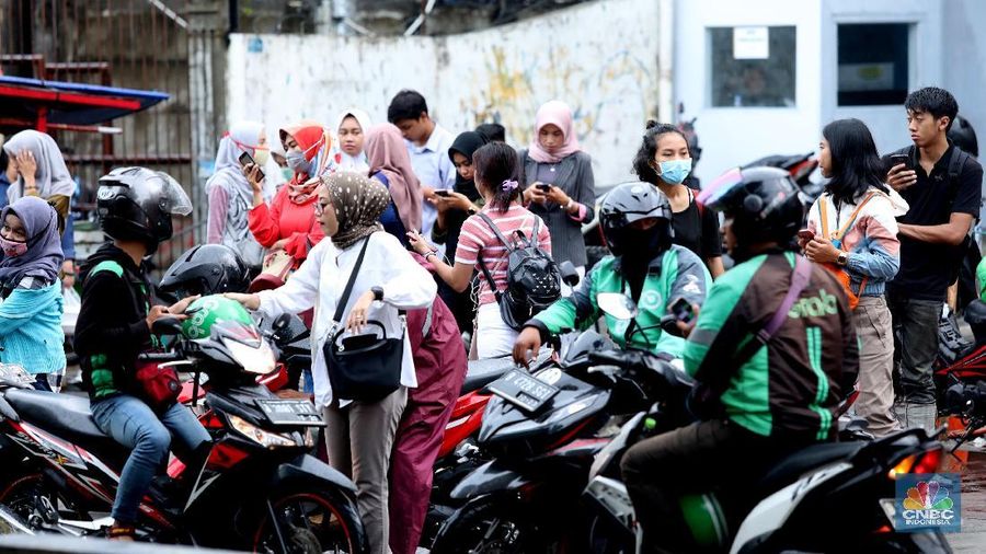 CNBC Indonesia mencoba layanan Gojek, Grab, Anterin dan BitCar untuk mengecek tarif mana yang lebih murah.
