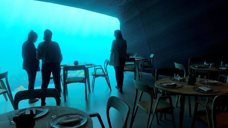 Restoran bawah laut pertama di Eropa yang menyuguhkan sensasi unik dan menegangkan kepada pengunjung.