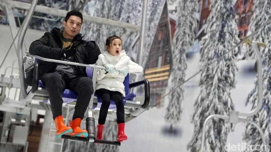 Jika Anda ingin mencoba sesuatu yang baru, berkunjung ke Trans Snow World bisa menjadi pilihan yang tepat.
