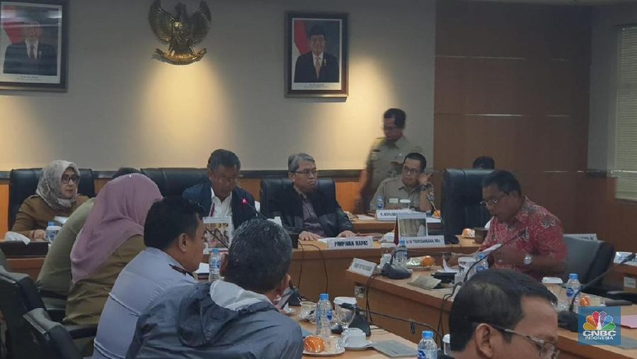 Pemerintah Provinsi DKI Jakarta mengusulkan tarif light rail transit (LRT) Kelapa Gading-Velodrome rata-rata Rp 6.000 per penumpang.