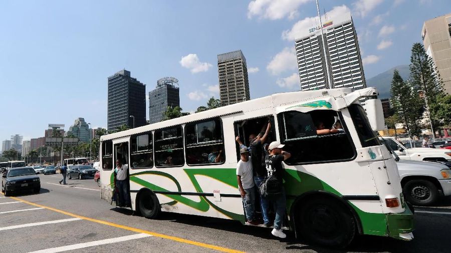 Venezuela kembali diselimuti kegelapan akibat pemadaman listrik yang menyebabkan beberapa perusahaan harus berhenti beroperasi.