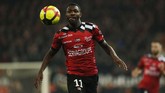 Marcus Thuram yang merupakan anak dari legenda timnas Prancis, Lilian Thuram, disebut Sun sedang berada dalam radar Borussia Dortmund. (Photo by CHARLY TRIBALLEAU / AFP)
