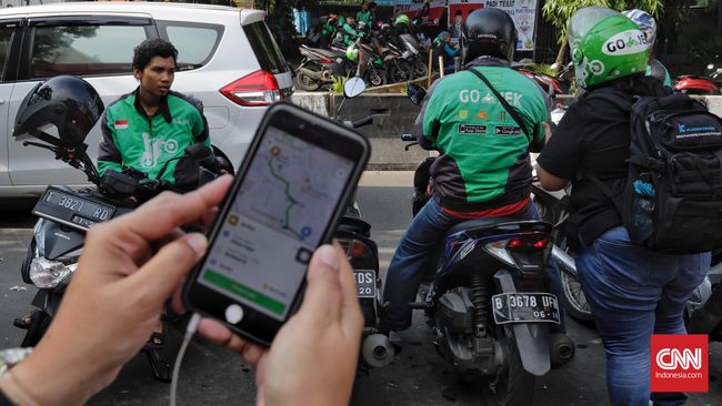 Besok, Aturan Baru Ojek Online Resmi Berlaku di Lima Kota - CNN Indonesia