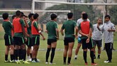 Sesi latihan di lapangan VFF merupakan yang terakhir bagi Timnas Indonesia U-23 pada ajang Kualifikasi Piala Asia U-23 2020. (ANTARA FOTO/R. Rekotomo)