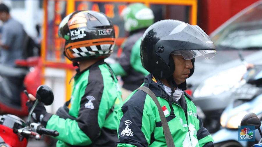 Aplikasi berbagi tumpangan, Gojek, sempat melanggar pemberlakuan tarif baru ojol (ojek online) yang ditetapkan pemerintah.