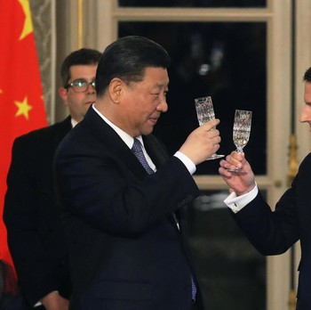 Cheers! China Sepakat Beli 300 Pesawat dari Airbus