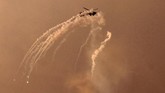 Perang semalam suntuk ini merupakan puncak dari ketegangan antara Israel dan kelompok penguasa Jalur Gaza, Hamas, yang sudah memanas sejak sekitar satu bulan belakangan. (AFP Photo/Mohammed Abed)