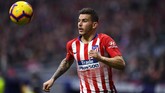 Bek serbabisa Atletico Madrid, Lucas Hernandez, dilaporkan Football Espana sudah menjalin kesepakatan personal dan akan menjadi pemain Bayern Munich musim depan. (Photo by GABRIEL BOUYS / AFP)