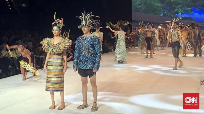 Cerita Busana Anyaman Borneo Buka IFW 2019