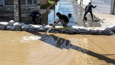 Sedikitnya 17 orang tewas dan lebih dari 70 lainnya terluka dalam banjir bandang di Iran. (Tasnim News Agency/via REUTERS)