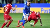 Marco Verratti mencetak gol kedua timnas Italia pada menit ke-32 lewat aksi individu yang menawan. (REUTERS/Jennifer Lorenzini)