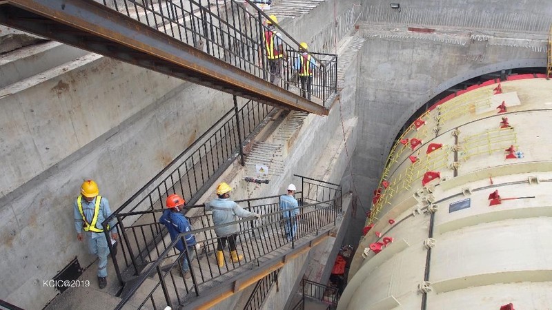 Pengerjaan KCJB tersebut dikebut dengan menggunakan mesin Tunnel Boring Machine (TBM) yaitu alat bor raksasa yang didatangkan dari Shanghai