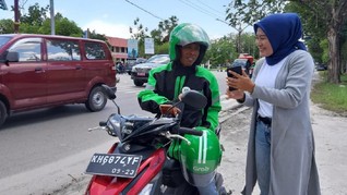 Kisah Pengemudi Ojol yang Kerap Gratiskan Ongkos Penumpang