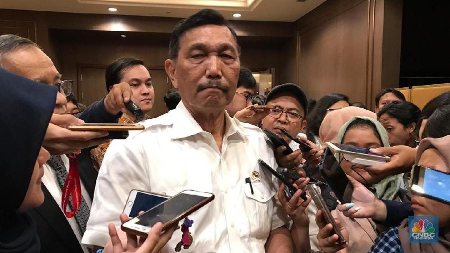 Menteri Koordinator Bidang Kemaritiman Luhut Binsar Panjaitan minta Gojek tidak takut bersaing dengan Grab di Indonesia.