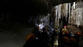 Meskipun sudah menjadi gua garam terpanjang di dunia, diperkirakan Gua Malham masih bisa lebih panjang akibat hujan. (REUTERS/Nir Elias)