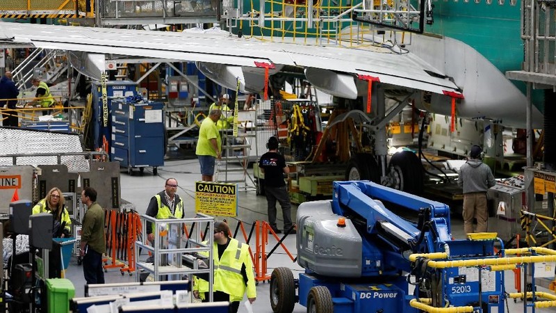 Boeing Co mengembangkan perbaikan perangkat lunak yang dinamakan Maneuvering Characteristics Augmentation System (MCAS) pada pesawat 737 Max-nya.