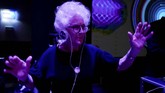 Sering bekerja dengan anak muda disebut DJ Wika sebagai latar belakang menjadi seperti sekarang. “Pesan saya pada anak muda, hidup kalian tidak berakhir di usia 70,” katanya. (REUTERS/Kacper Pempel)