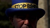 Jika proposal yang diajukan May disepakati parlemen Inggris, maka Brexit akan berlangsung 22 Mei, tapi jika tidak, maka May akan menghadap Uni Eropa sebelum 12 April untuk menjelaskan langkah-langkah Inggris selanjutnya. (REUTERS/Alkis Konstantinidis)