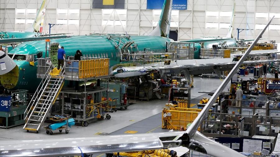 Boeing Co akan menginvestasikan US$ 20 juta dalam usaha pariwisata antariksa Virgin Galactic.